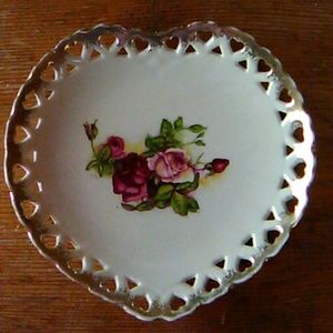❤️HP❤️ Vintage heart plate
